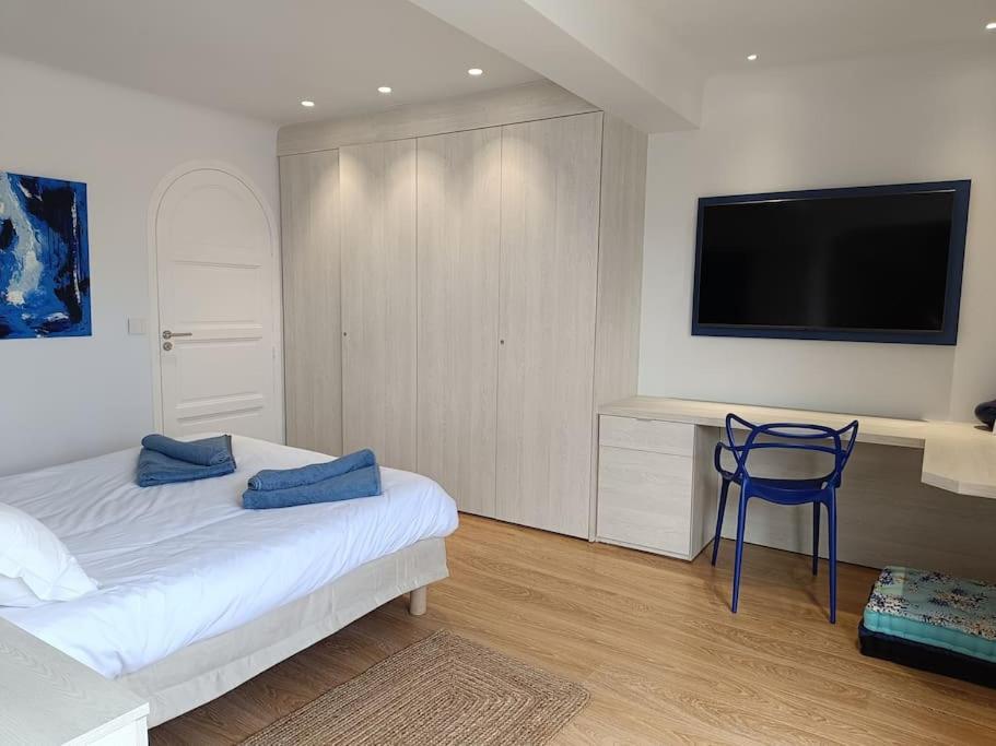 Front Premium Location - Panoramic View -
